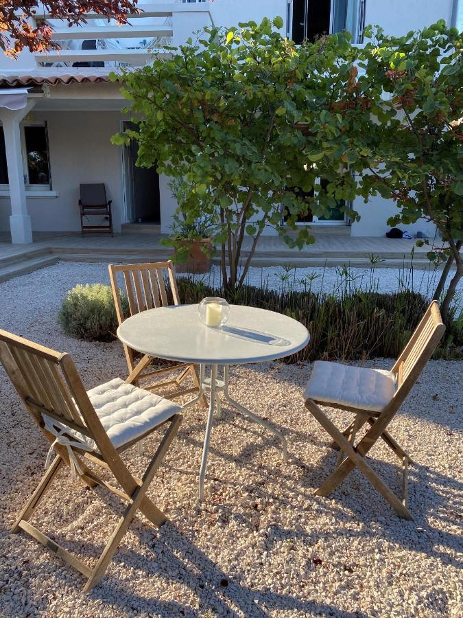 Appartement Rez De Villa Proche Port Et Plages De Sanary Bagian luar foto