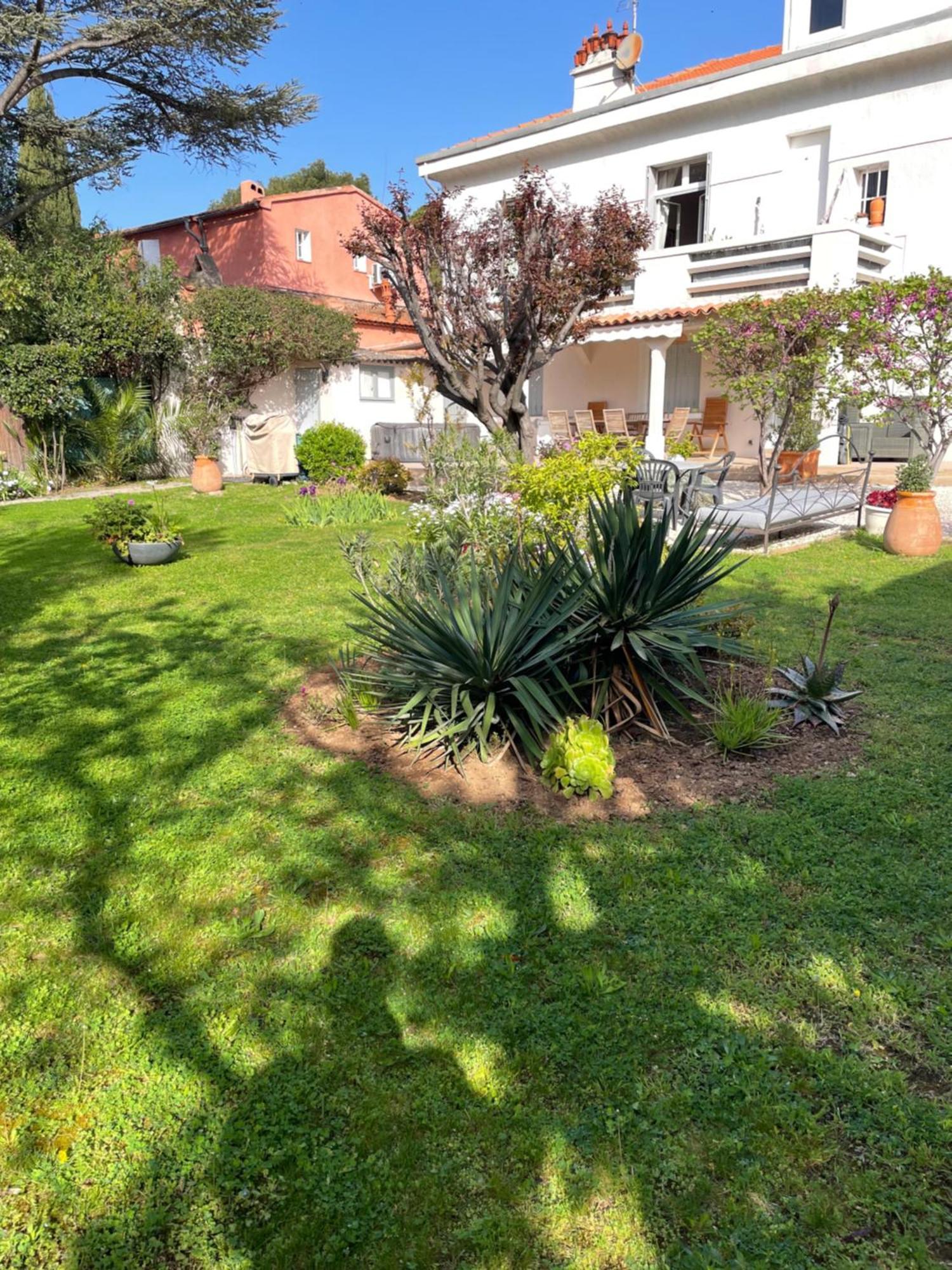 Appartement Rez De Villa Proche Port Et Plages De Sanary Bagian luar foto