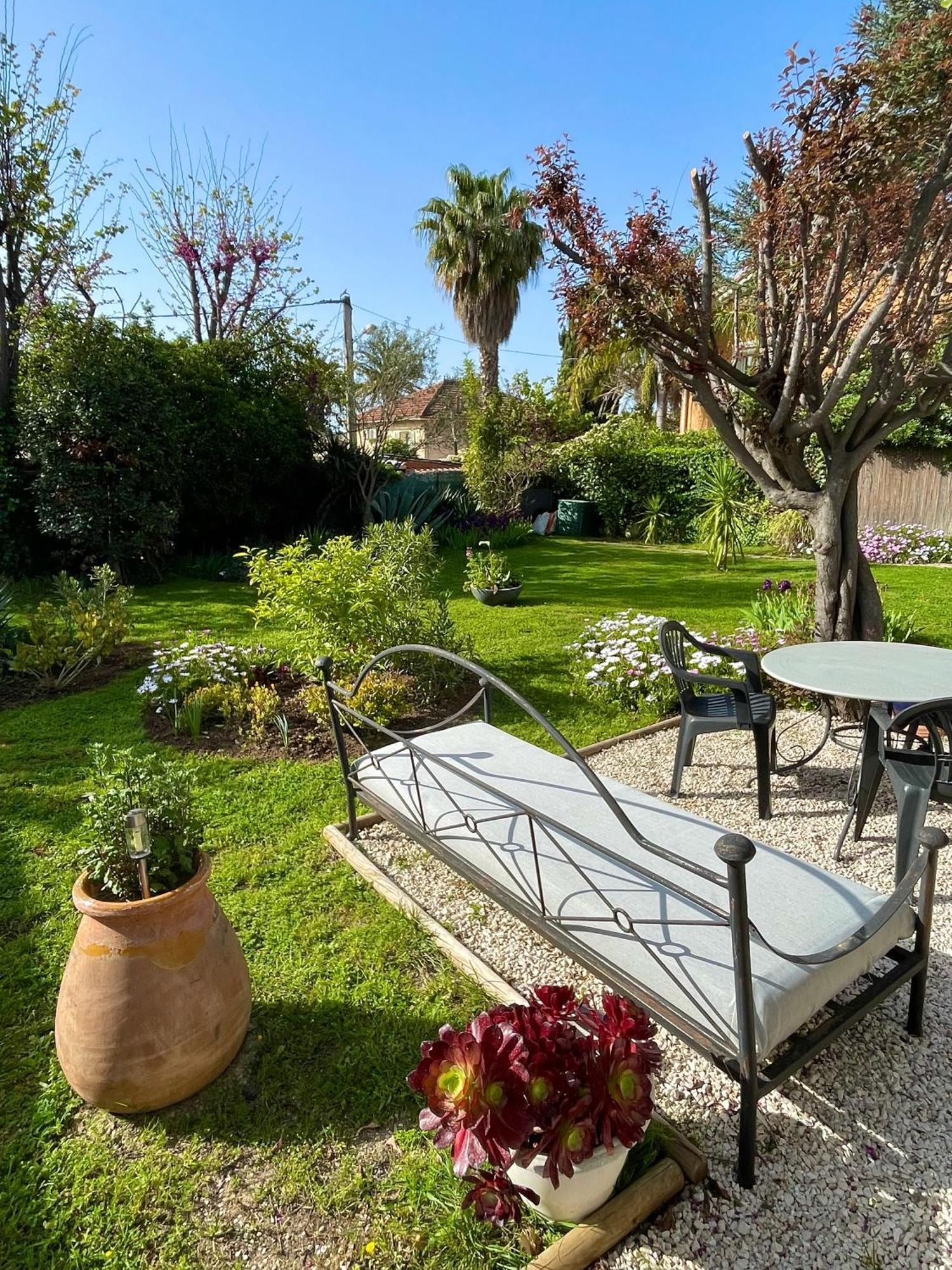 Appartement Rez De Villa Proche Port Et Plages De Sanary Bagian luar foto